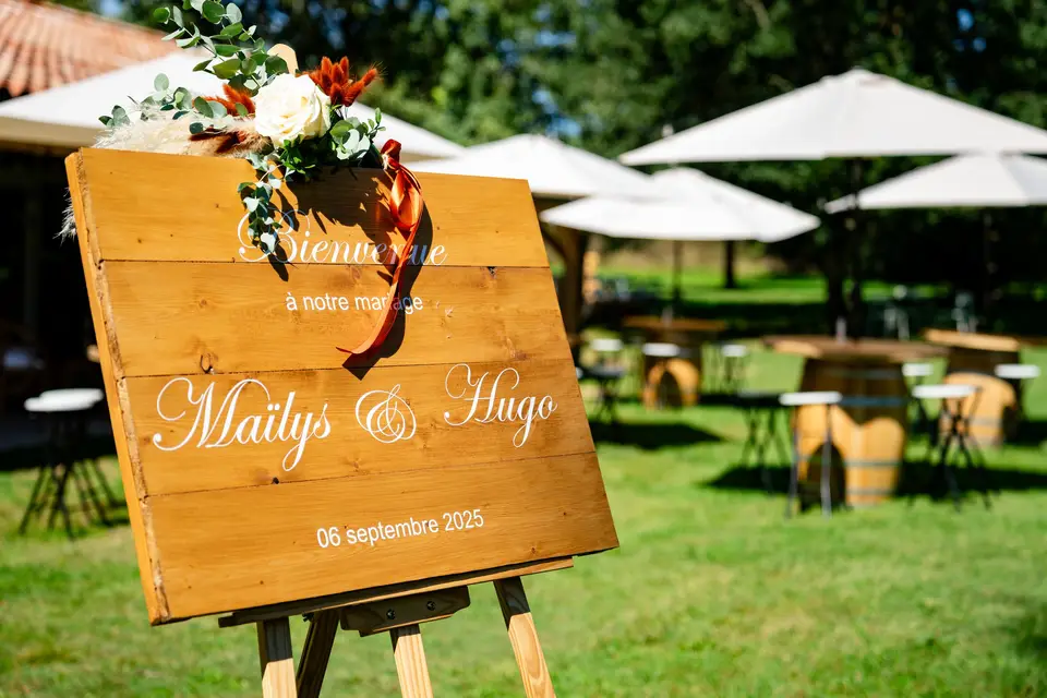 Cérémonie de mariage en extérieur dans le parc des Lauriers de la Bastide